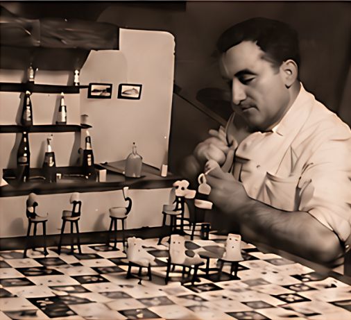 Foto antiga en blanc i negre del pastisser a la botiga