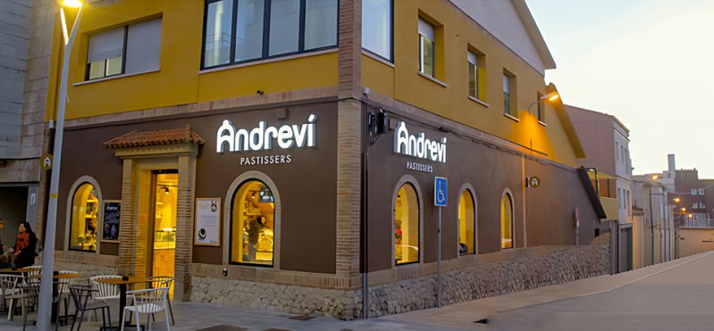 Façana de la botiga Andreví a Sala Boadella